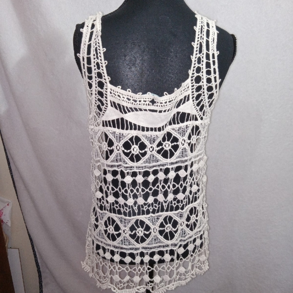Maurices Cream Crochet Lace Top Size M - Picture 7 of 12
